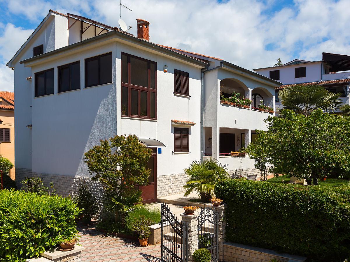 Apartments Neda Porec Exterior photo